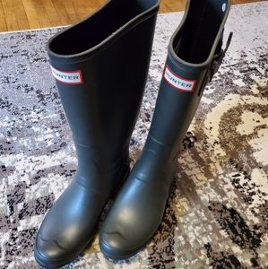 Hunter Original Huntress Boots. Olive green, Size 10, like new condition.